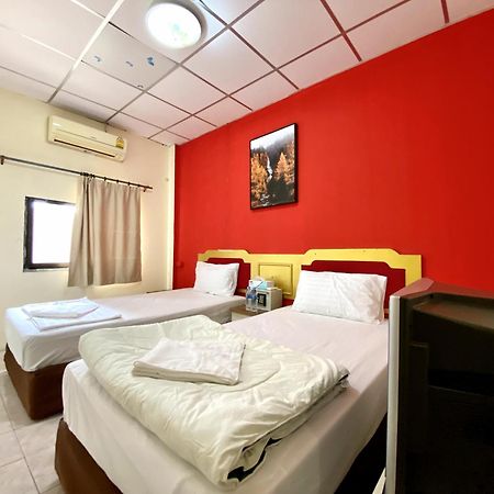 Patong Adventure Hostel Buitenkant foto