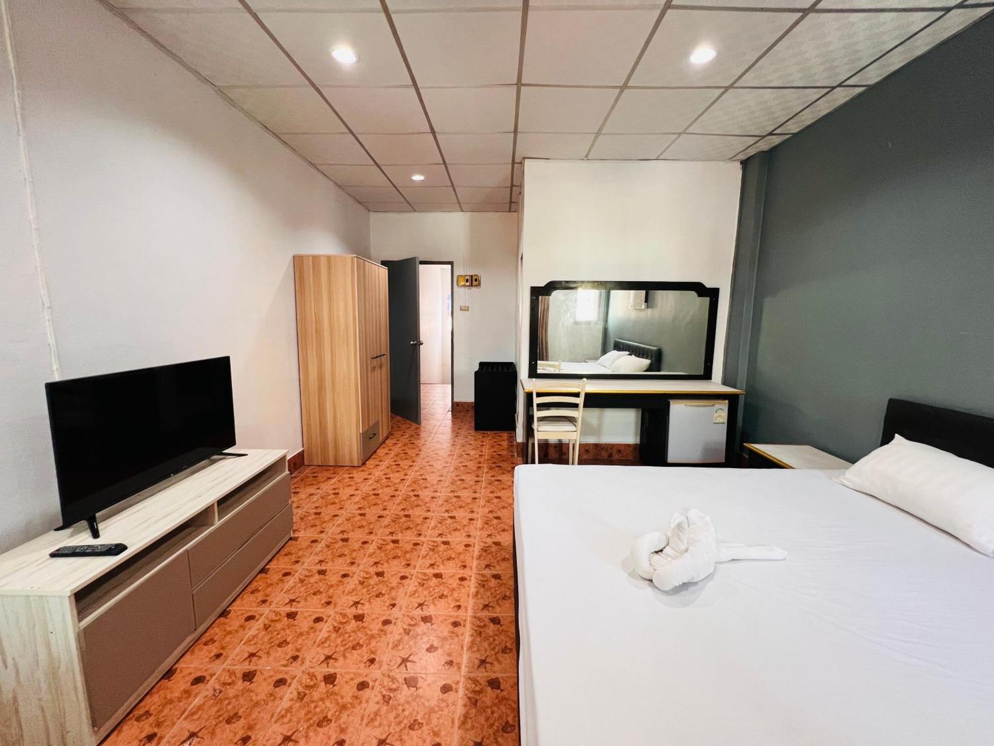 Patong Adventure Hostel Buitenkant foto