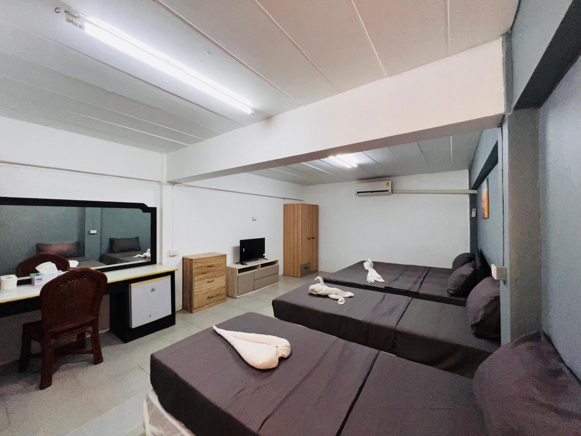 Patong Adventure Hostel Buitenkant foto