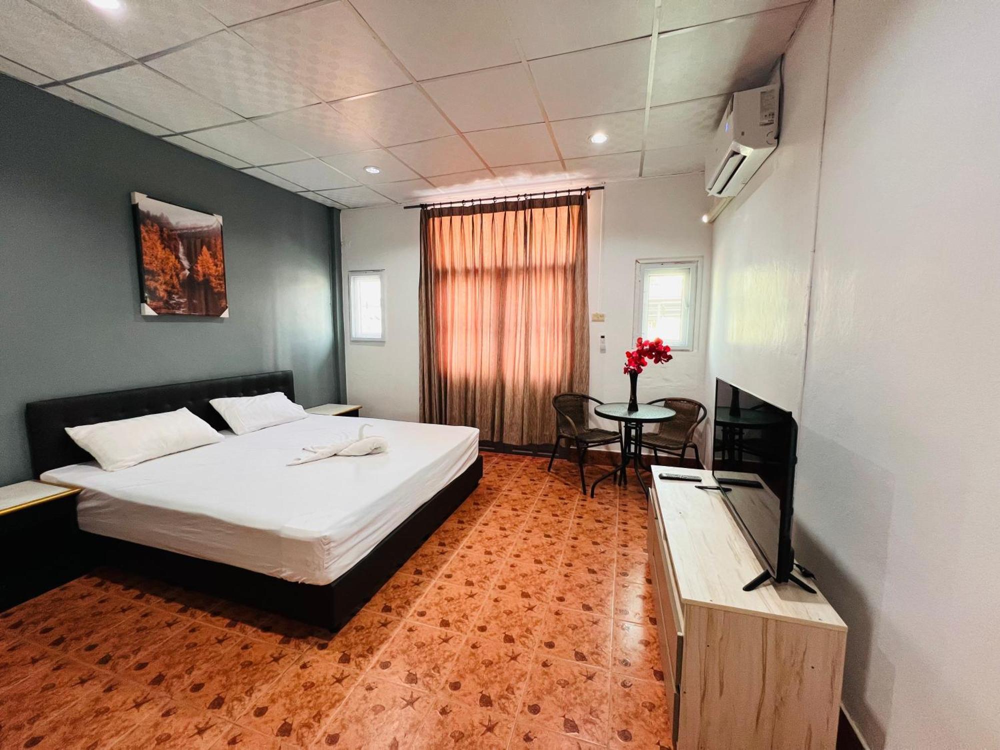 Patong Adventure Hostel Buitenkant foto