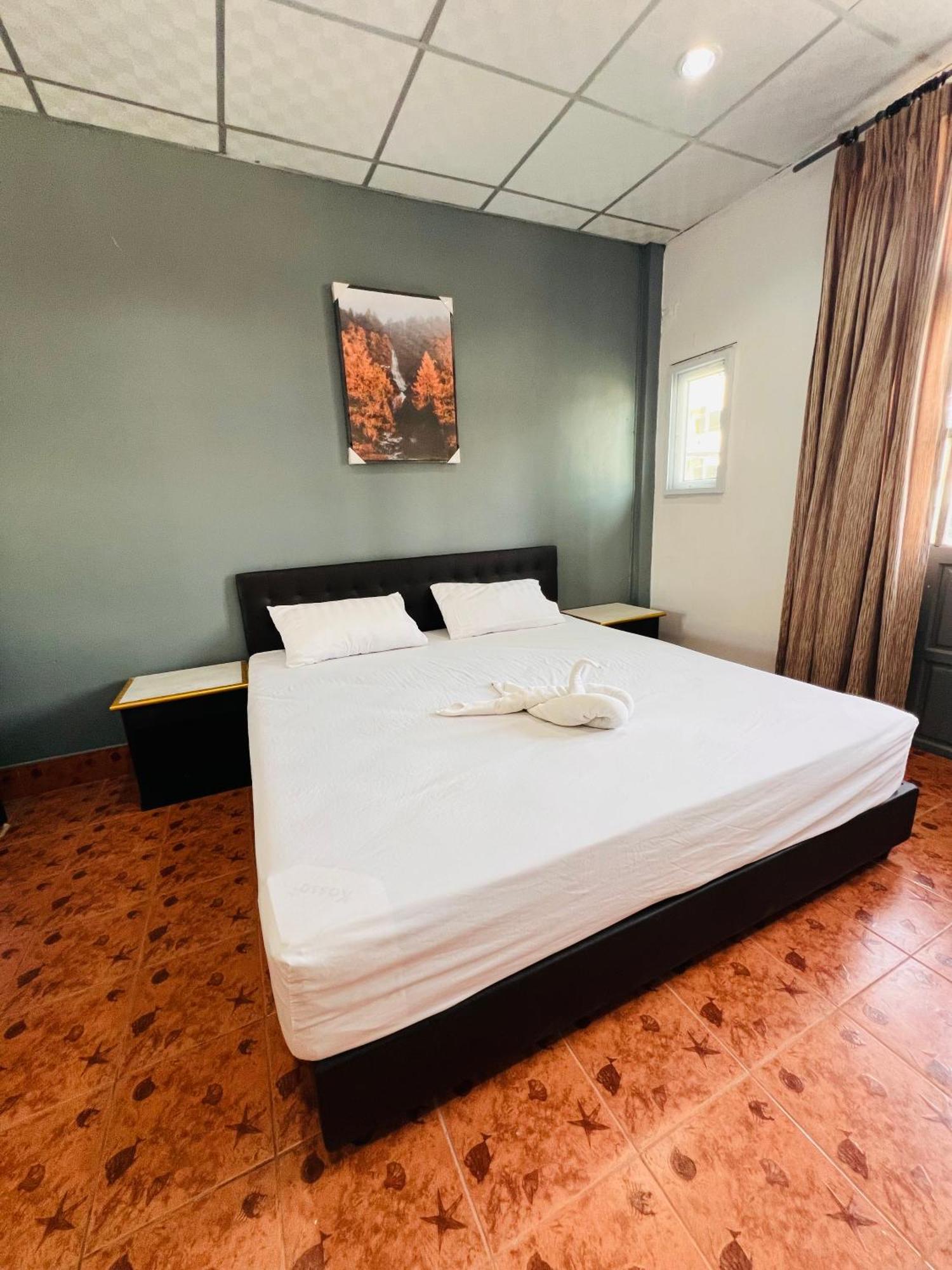 Patong Adventure Hostel Buitenkant foto