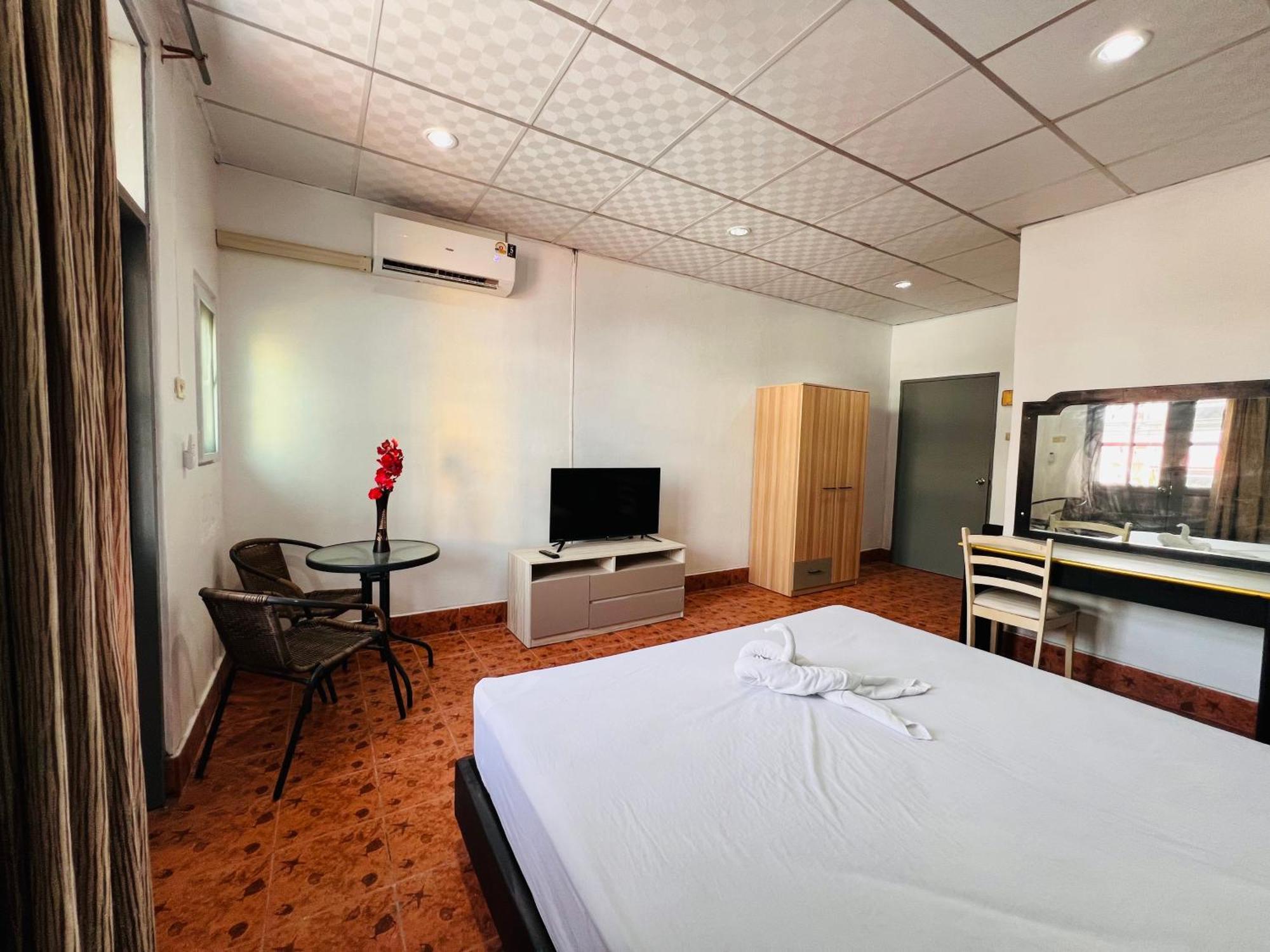 Patong Adventure Hostel Buitenkant foto