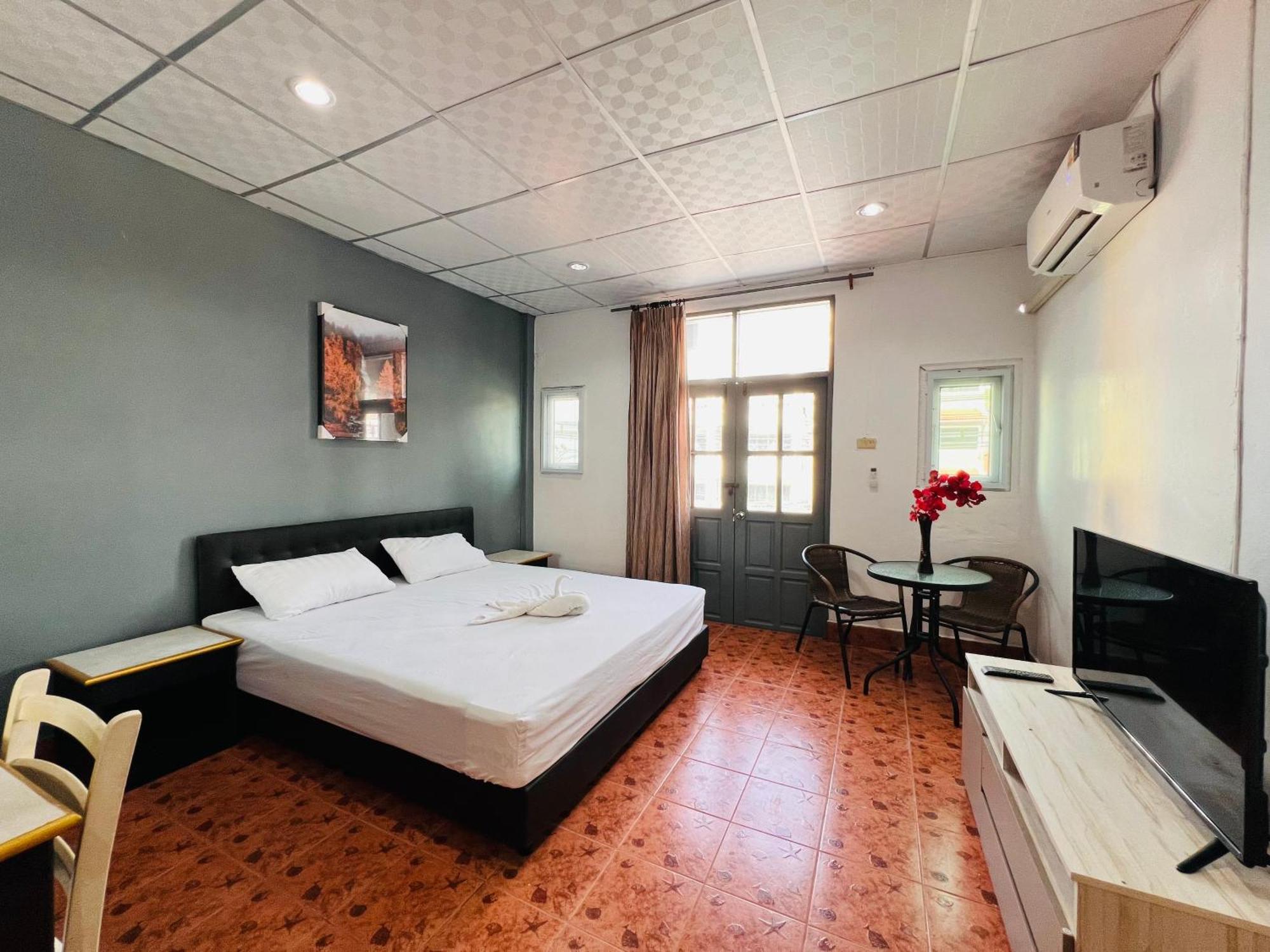 Patong Adventure Hostel Buitenkant foto