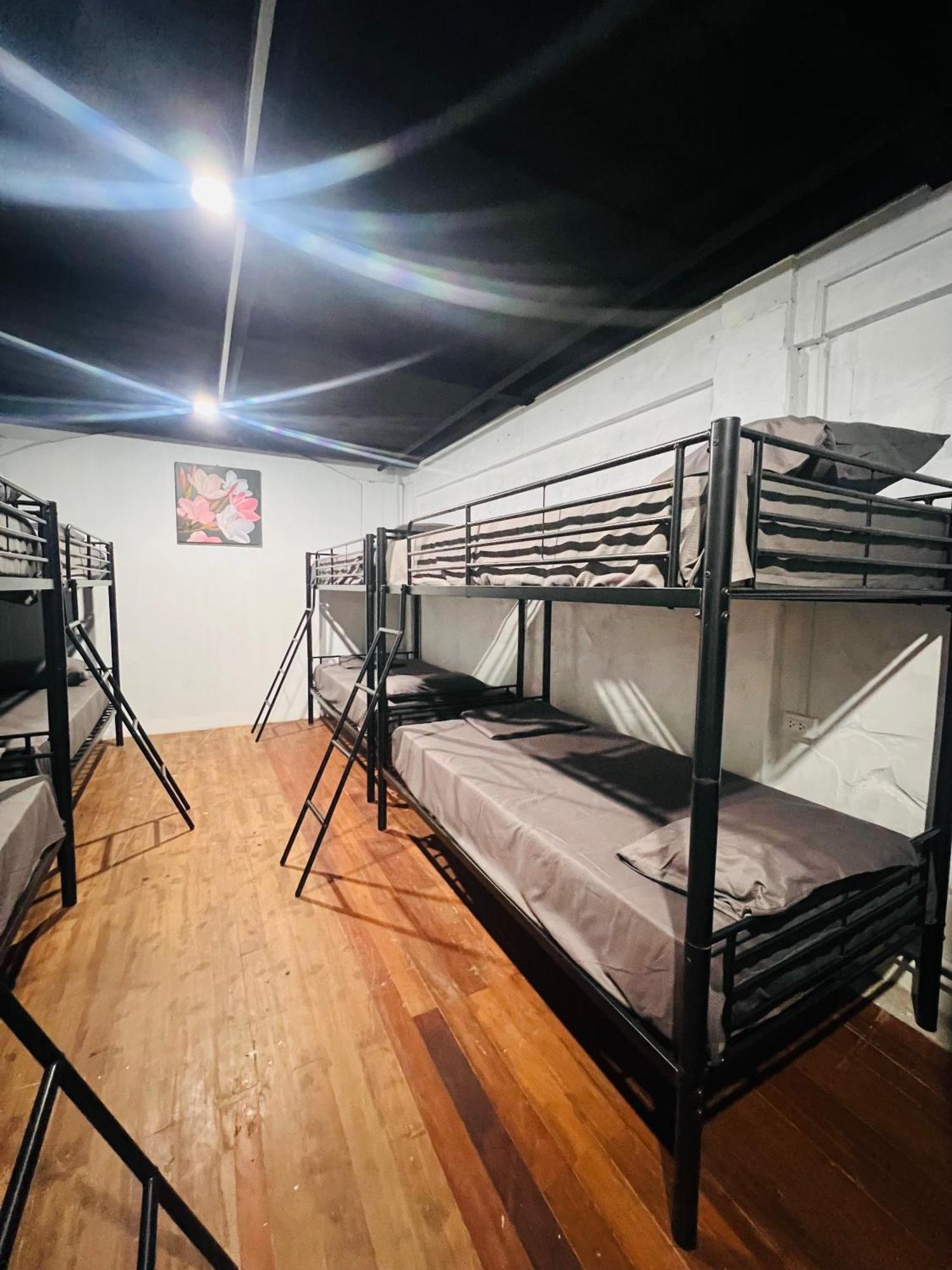 Patong Adventure Hostel Buitenkant foto