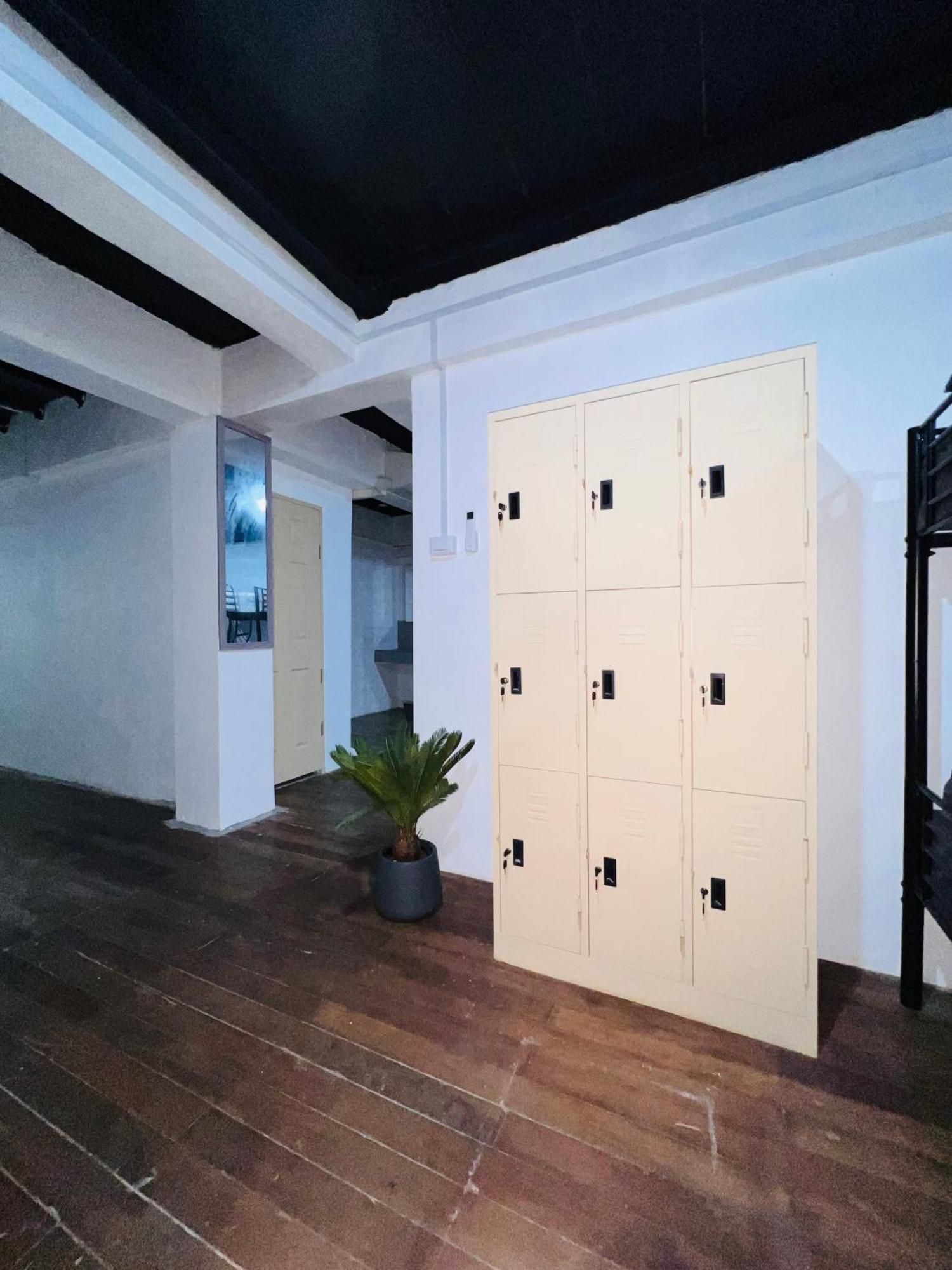 Patong Adventure Hostel Buitenkant foto