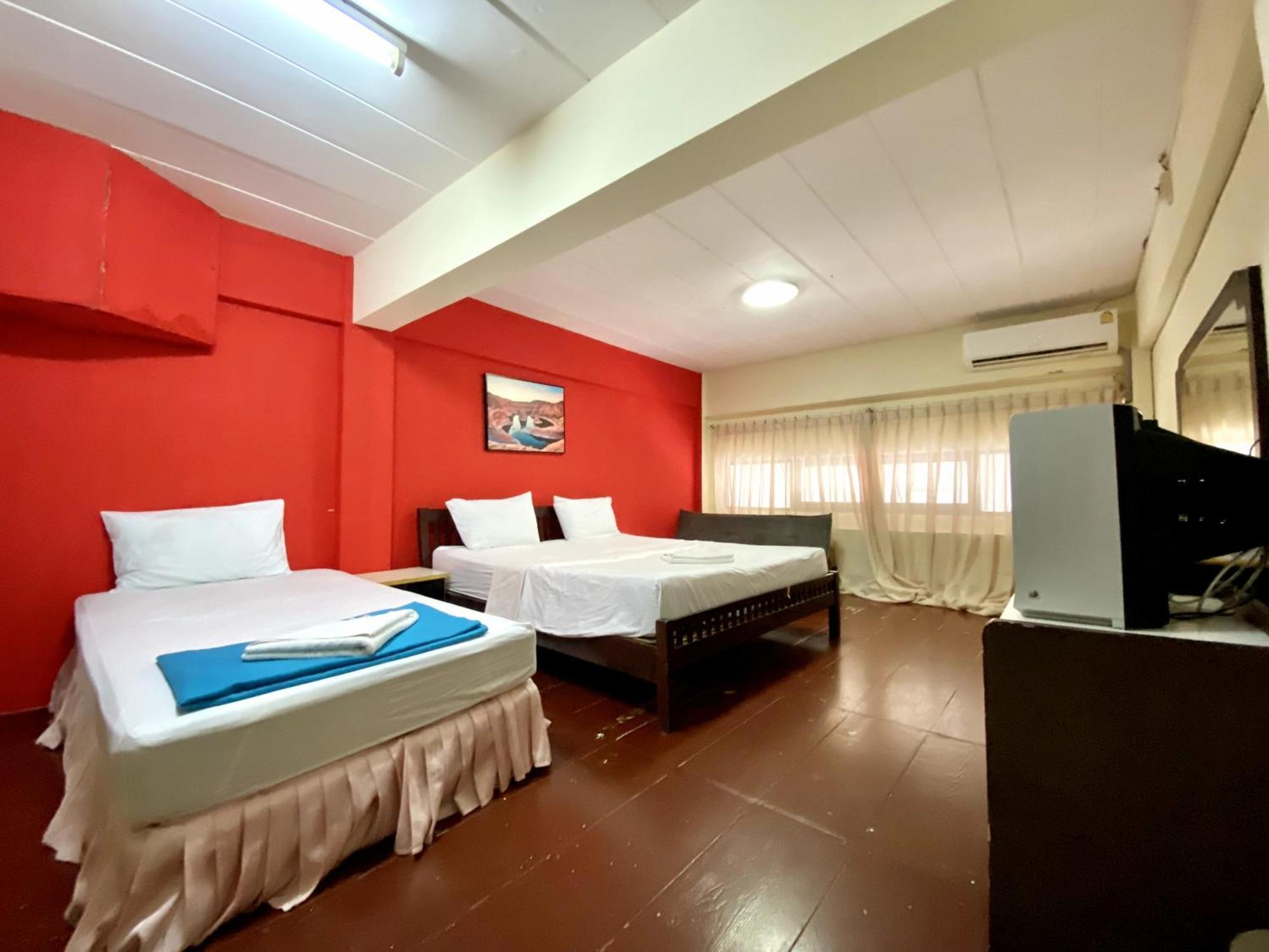 Patong Adventure Hostel Buitenkant foto