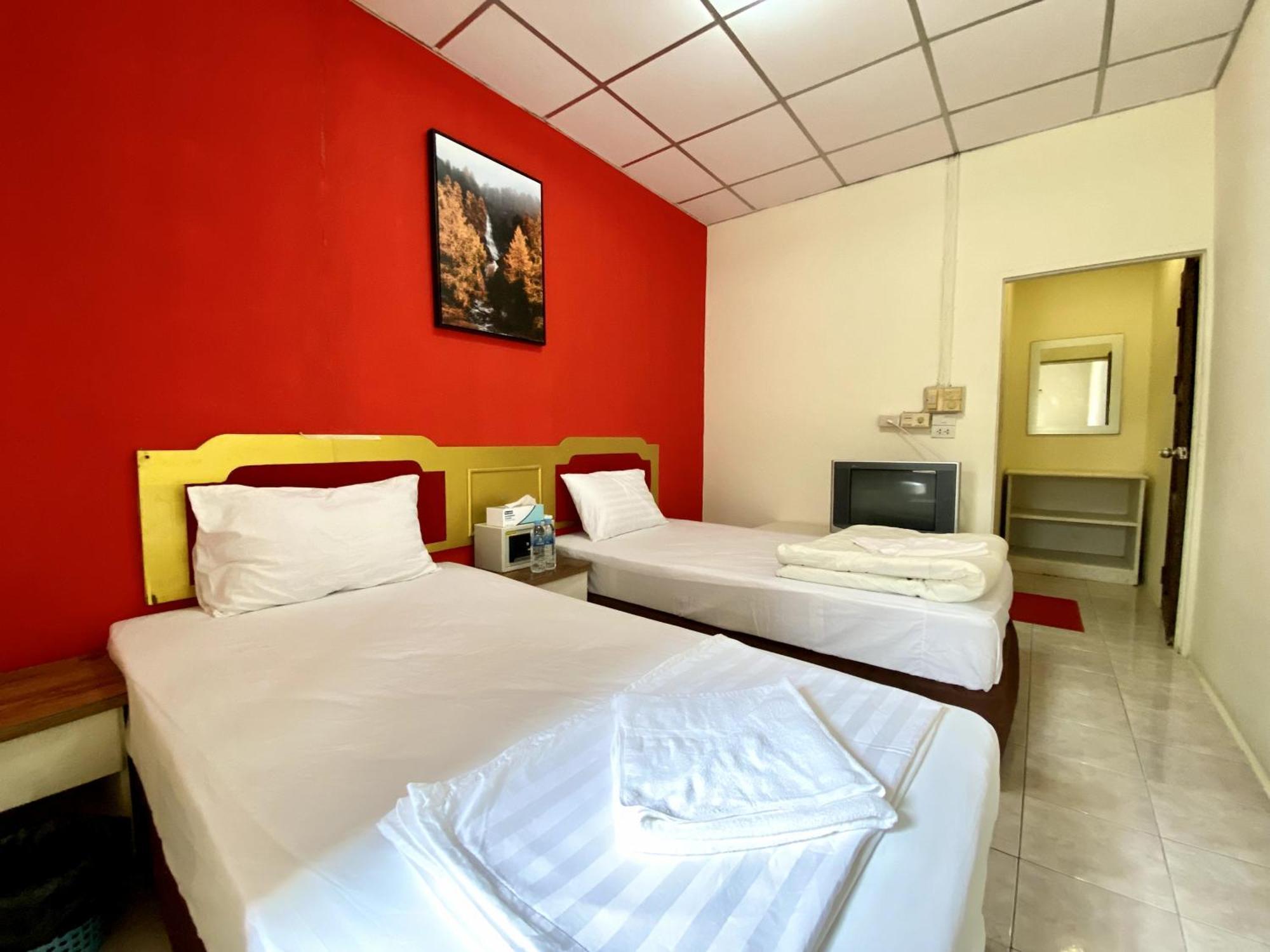 Patong Adventure Hostel Buitenkant foto