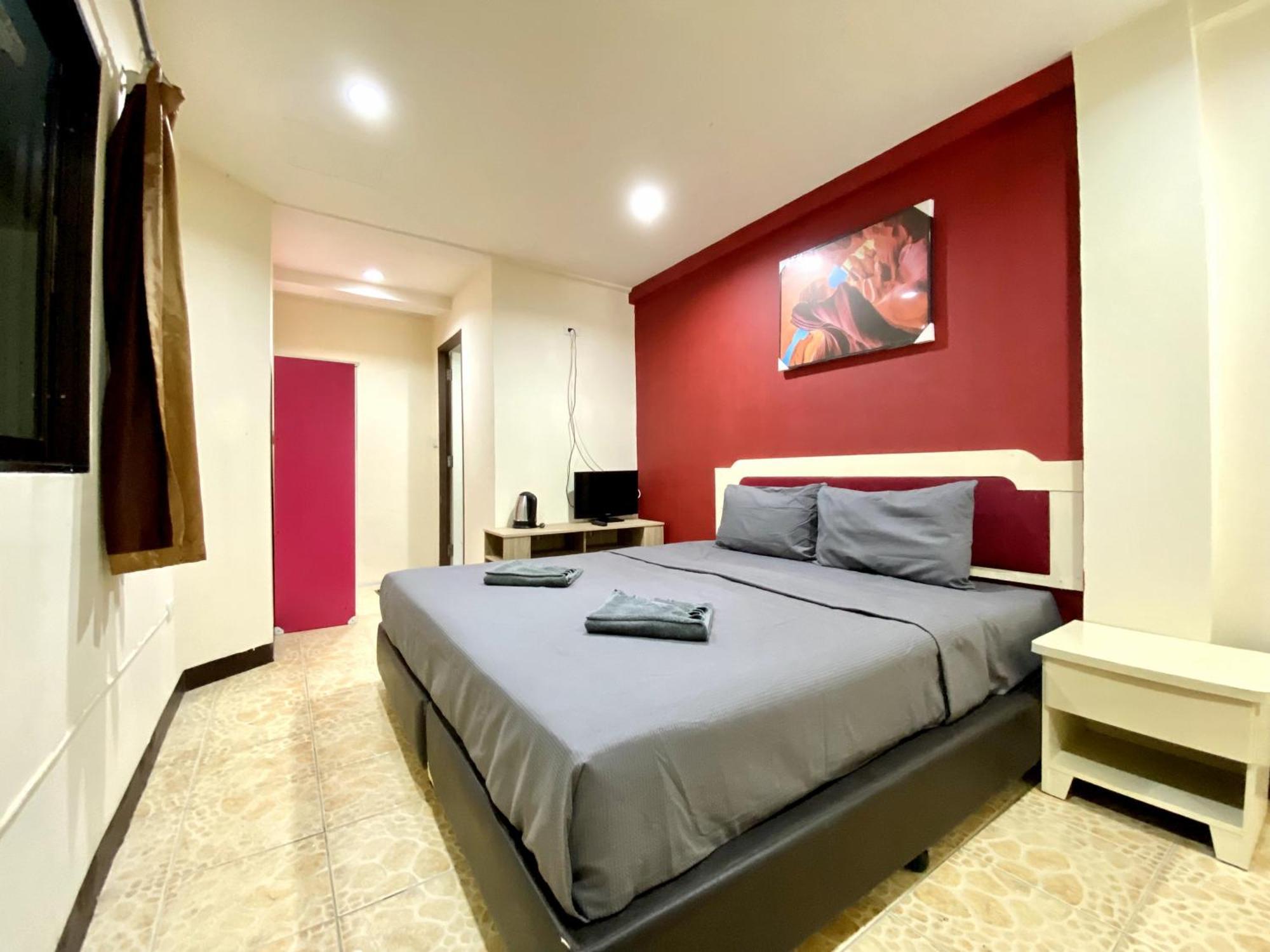 Patong Adventure Hostel Buitenkant foto