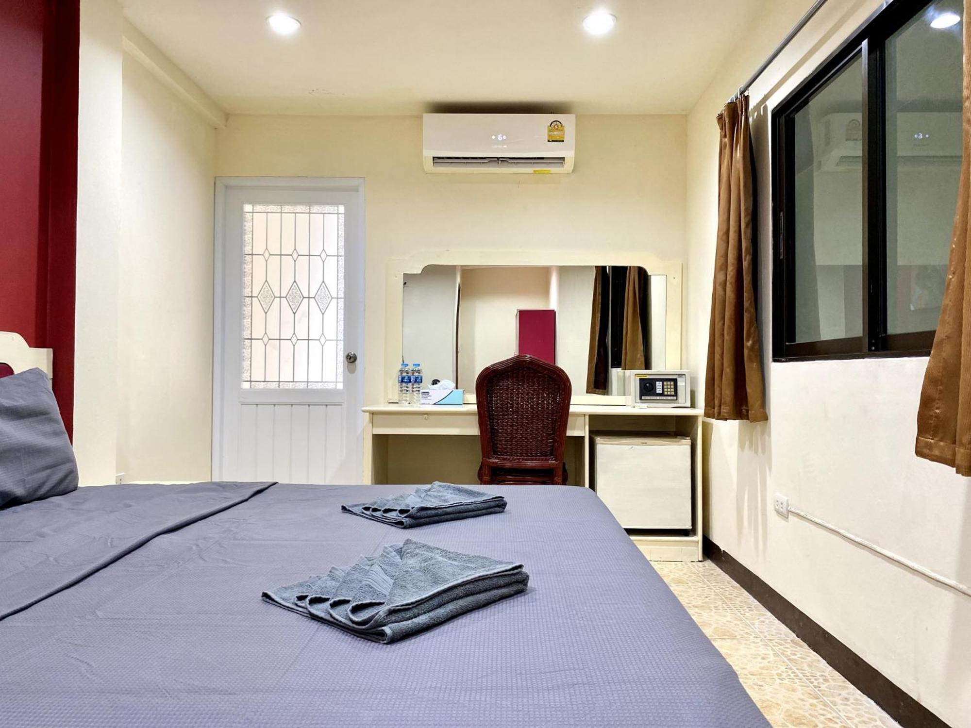 Patong Adventure Hostel Buitenkant foto