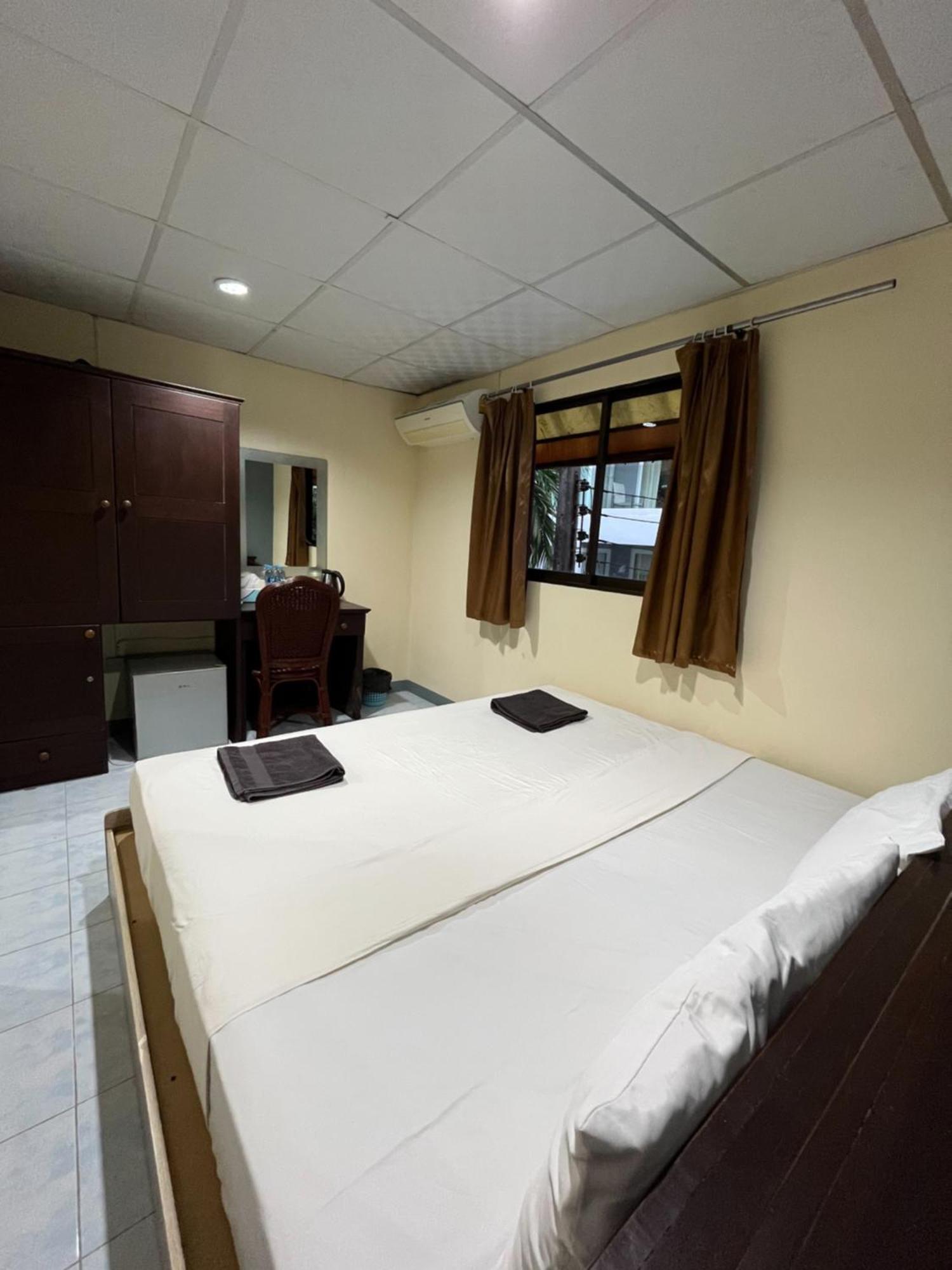 Patong Adventure Hostel Buitenkant foto